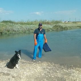 homme avec un chien